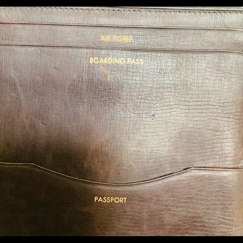 TIFFANY & CO. SOFT LEATHER PASSPORT HOLDER VINTAGE - Picture 3 of 4